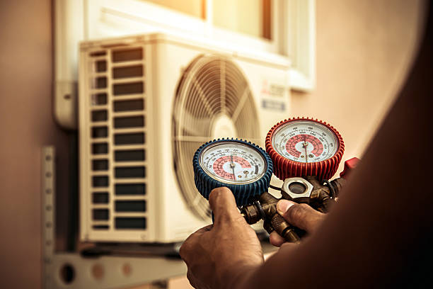 Professional Hvac technician working in Old Greenwich, CT